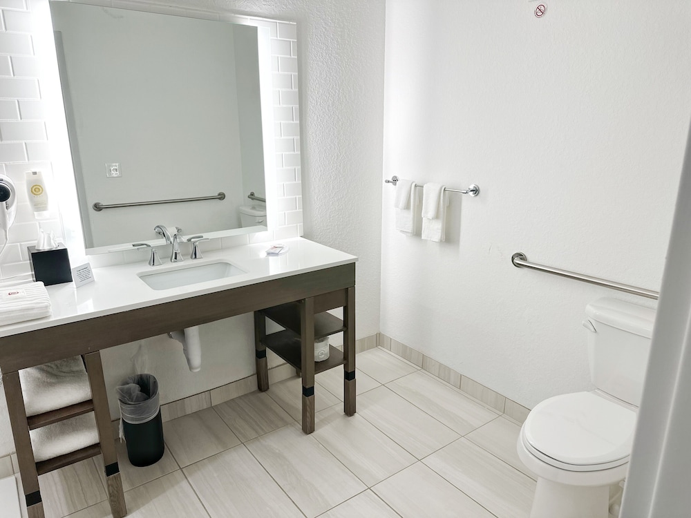 Suite, 1 King Bed with Sofa bed, Accessible, Non Smoking (Accessible Tub) - Photo 7