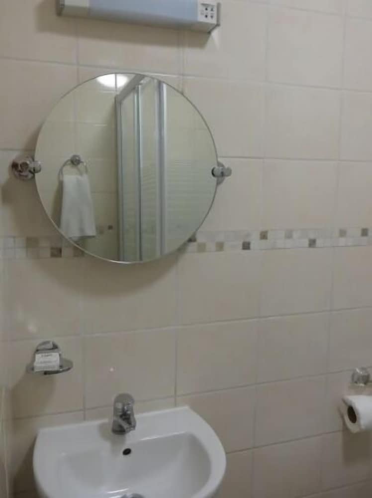 Small Single Room photo 2
