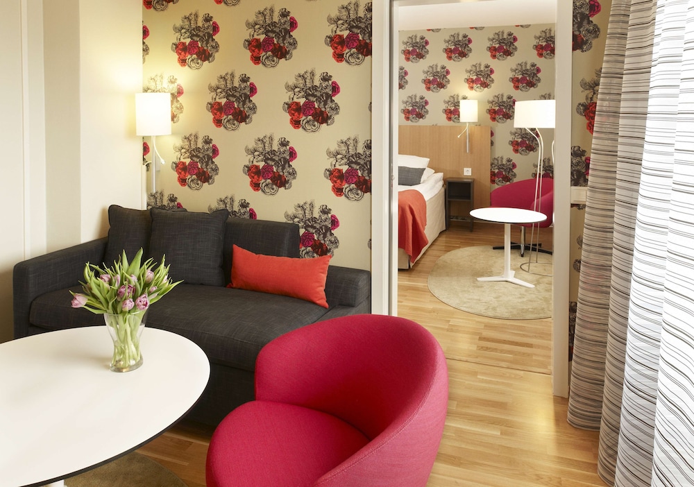 Family Room (Superior) - Photo 4