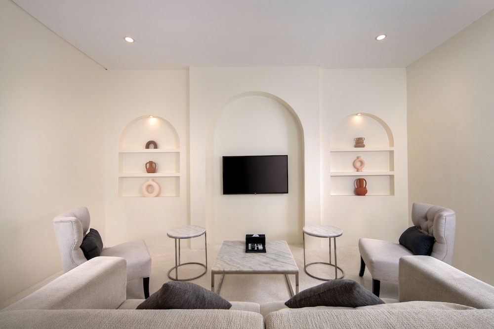 Luxury Villa, 2 Bedrooms, Pool View - Photo 9