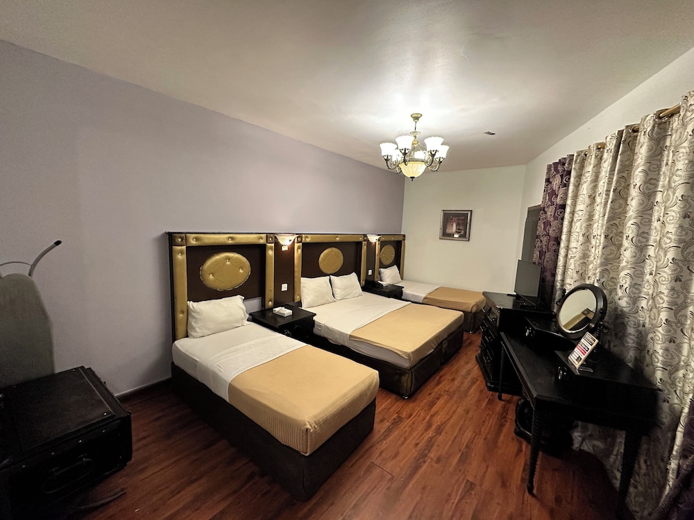 Quadruple Studio Apartment photo 2