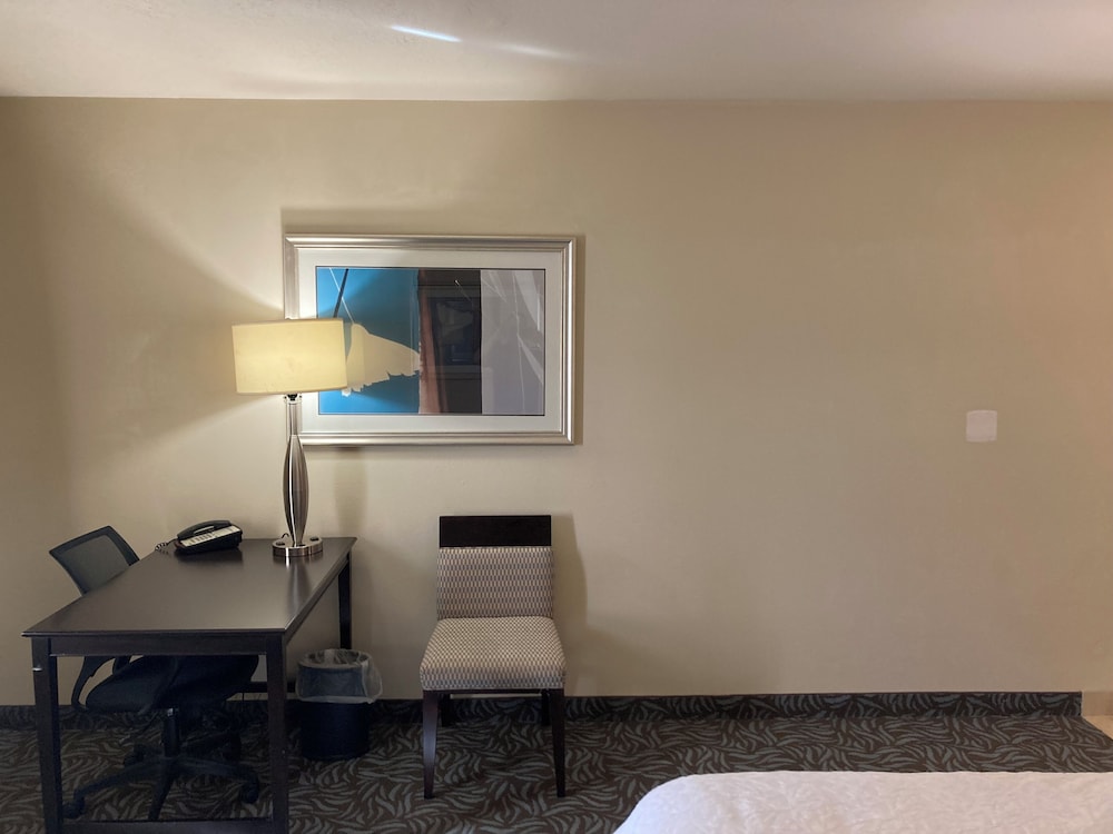 Room, 1 King Bed - Photo 3
