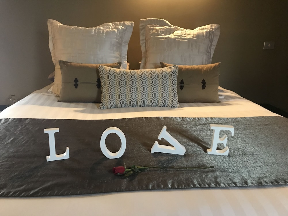 Luxury Room, 1 King Bed (Spa Suite)