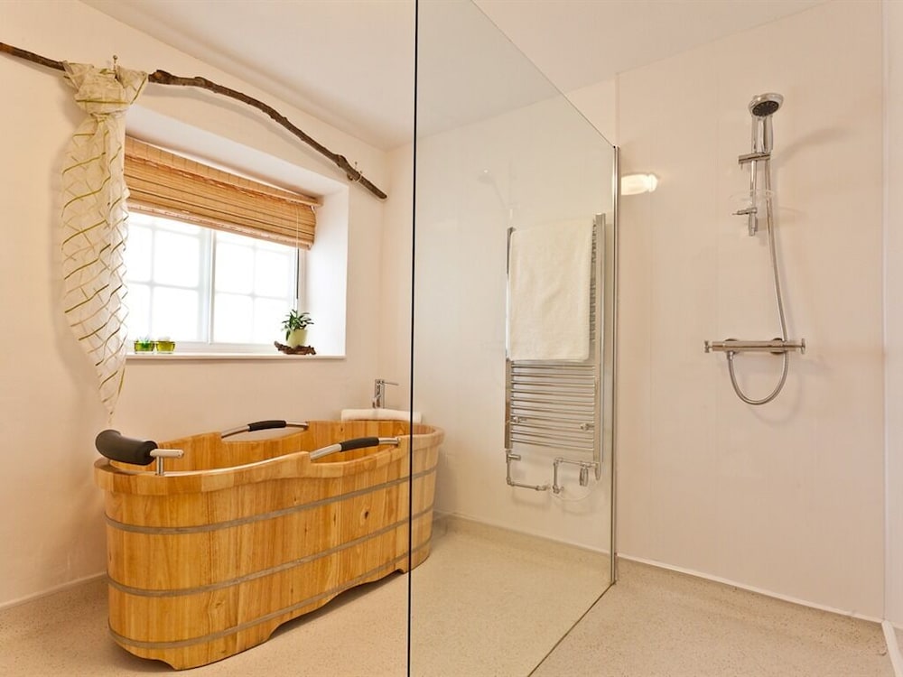 Double Room, Ensuite (Ground Floor - Wooden) photo 3