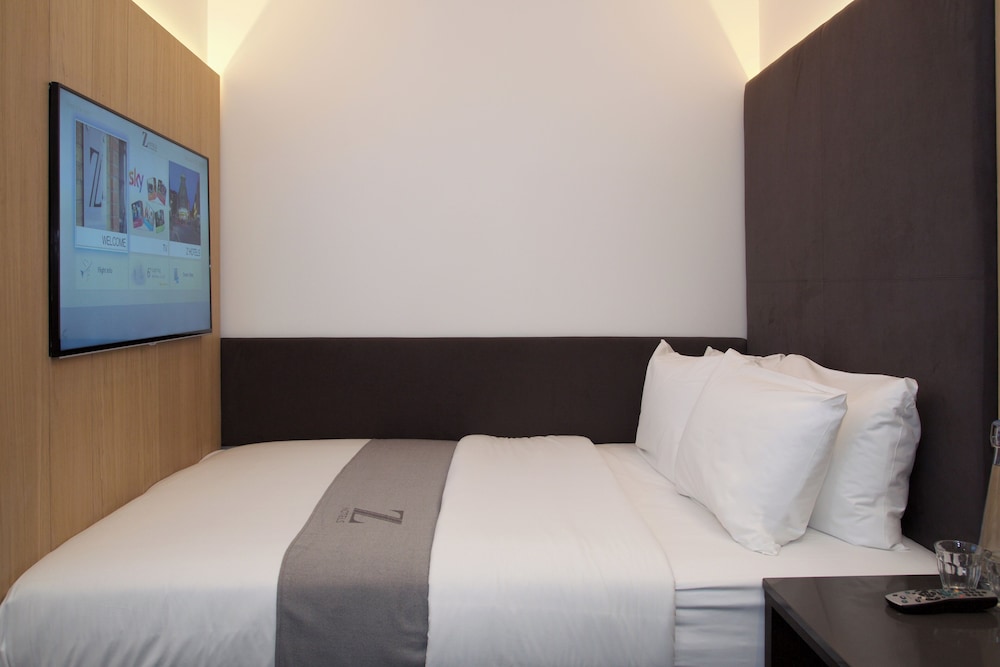 Double Room, No Windows photo 3