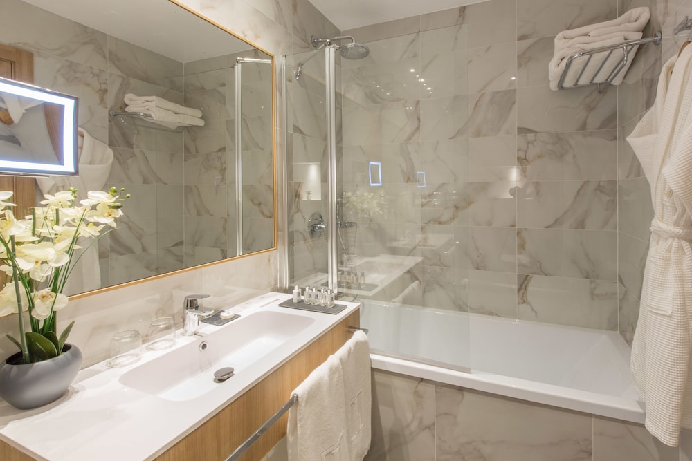 Premium Twin Room photo 3