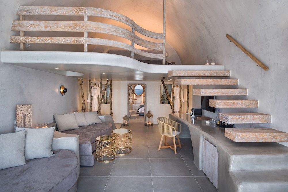 Grand Cave Suite indoor & outdoor Hot Tub - Photo 1