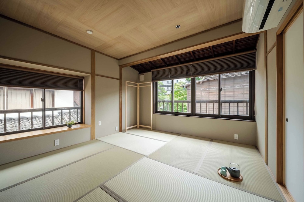 Traditional House, 3 Bedrooms, Kitchen, Garden View photo 1