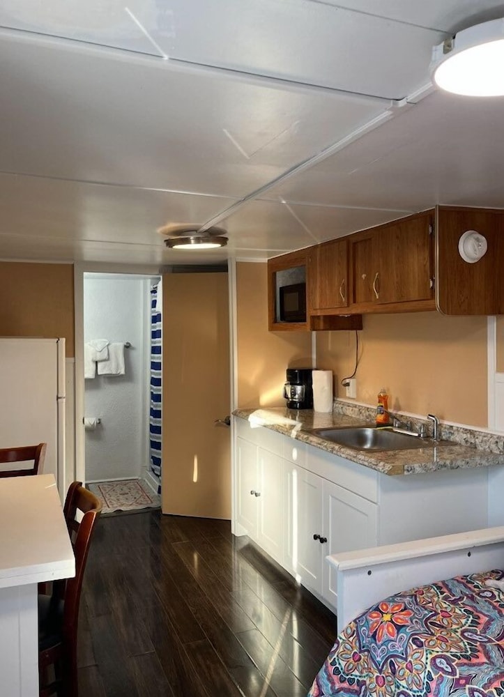 Standard Mobile Home, 1 Bedroom, Non Smoking, Private Bathroom (Pelican Camper) photo 2