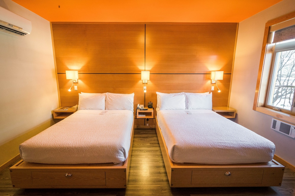 Deluxe Quadruple Room, 2 Double Beds, Mountain View photo 2