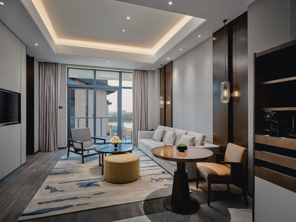 Superior Suite, Balcony, Garden View
