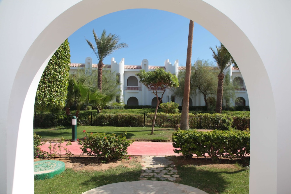 Triple Room, Garden View (Diplomatic)
