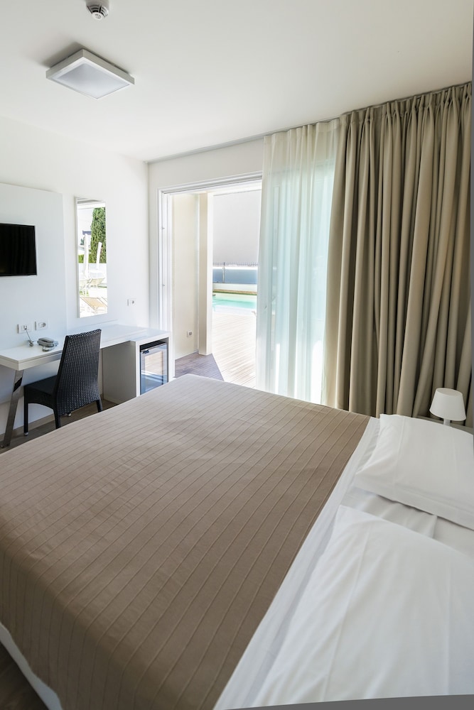 Double or Twin Room (Modern) photo 3