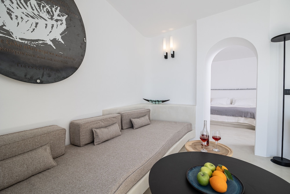 The Shipbuilder's Suite with Hot Tub & Caldera View - Photo 6