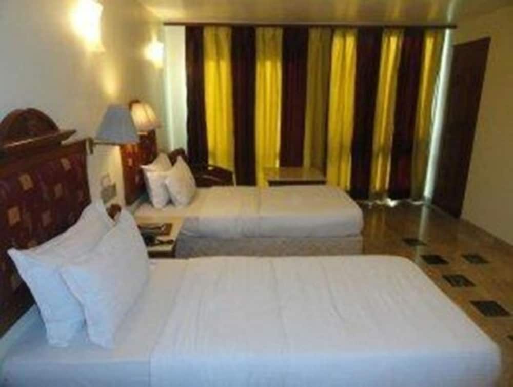 Superior Room - Photo 11
