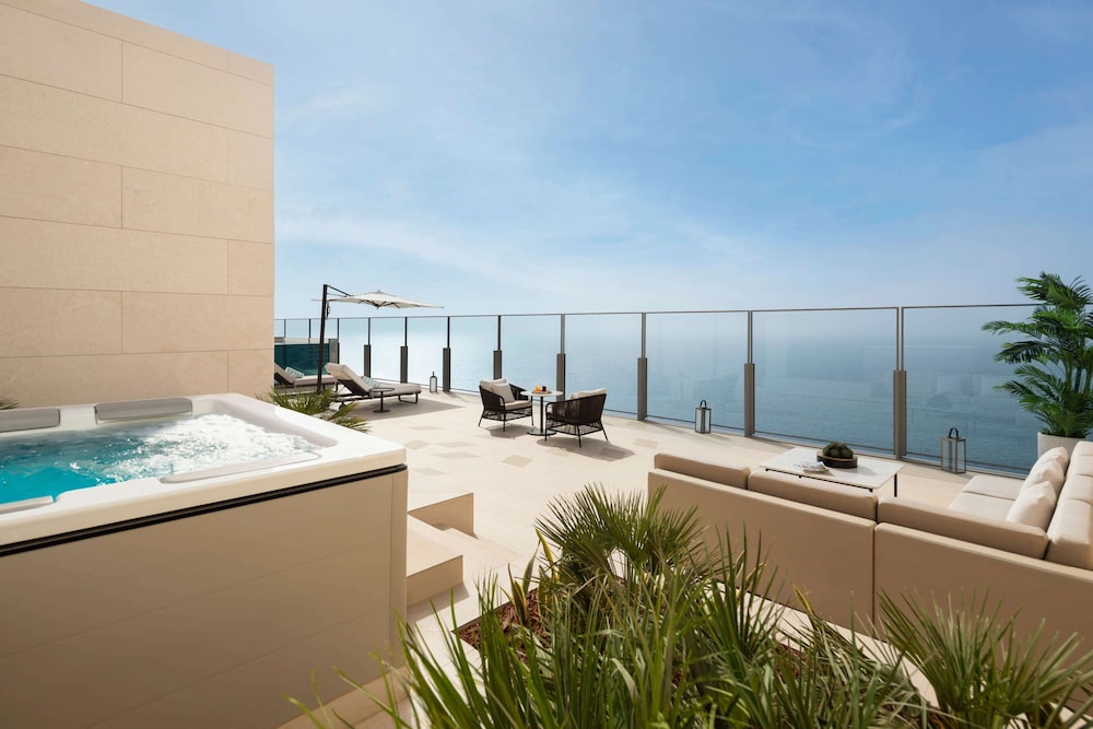 Skyscape Penthouse - Sea View