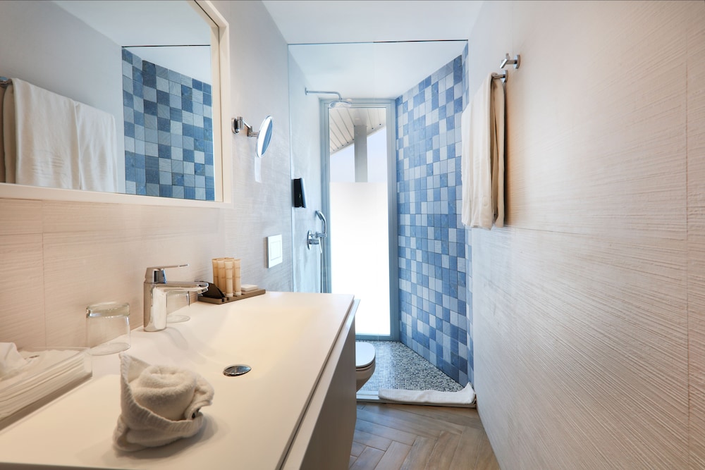 Superior Double Room, Oceanfront photo 2
