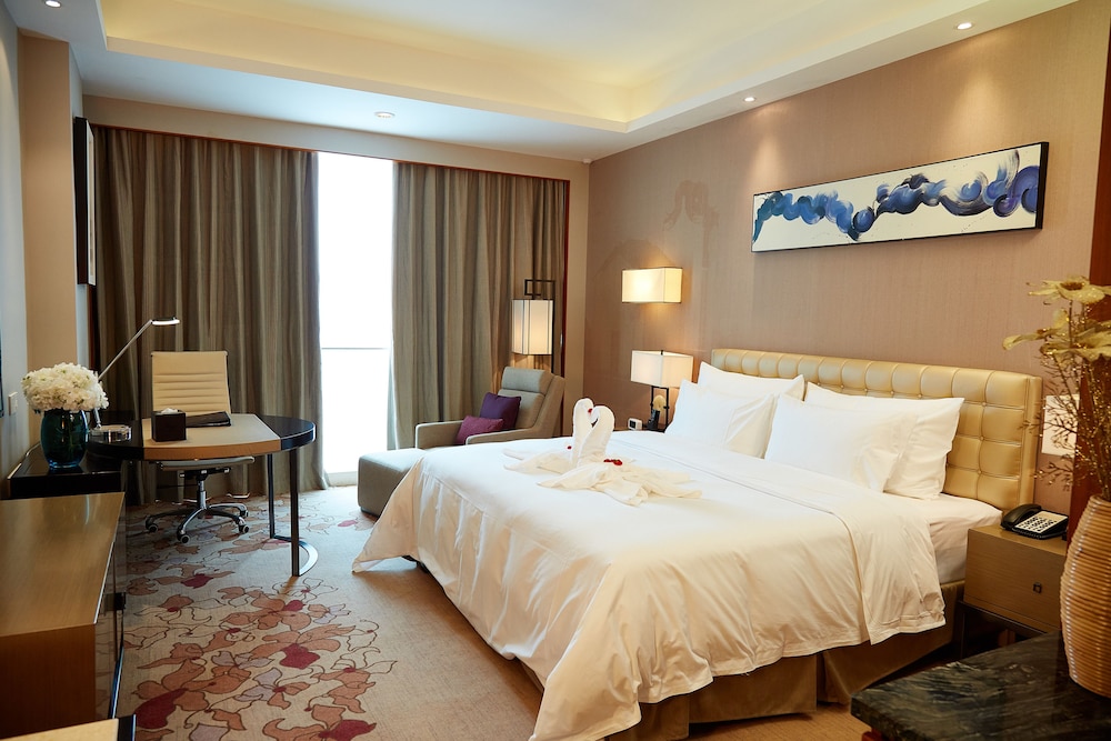 Deluxe Room, 1 King Bed photo 1