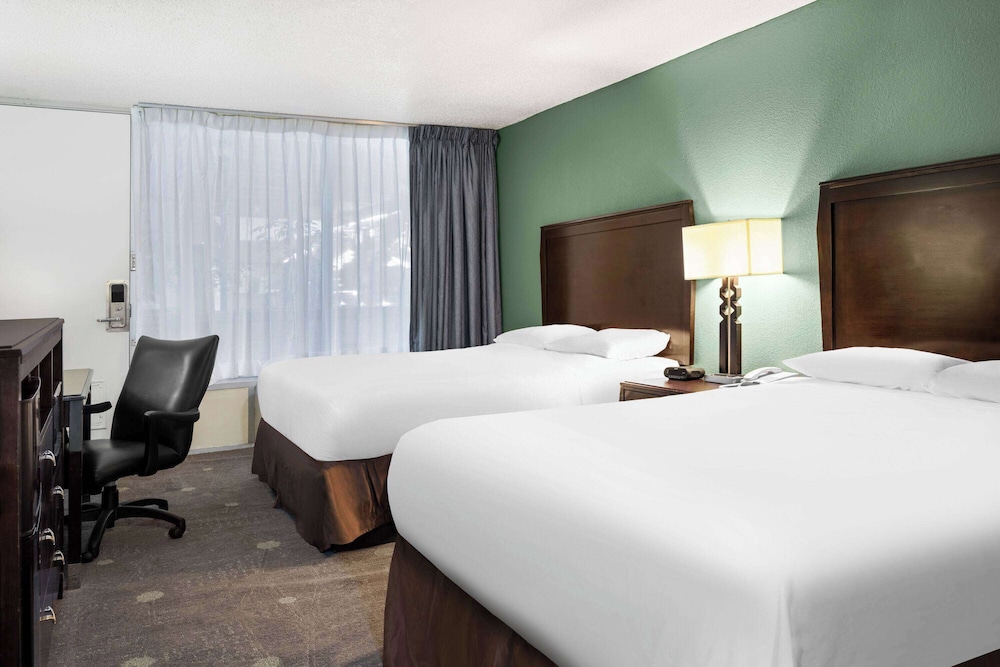 Room, 2 Queen Beds, Mobility Accessible, Non Smoking (Roll-in Shower) photo 1