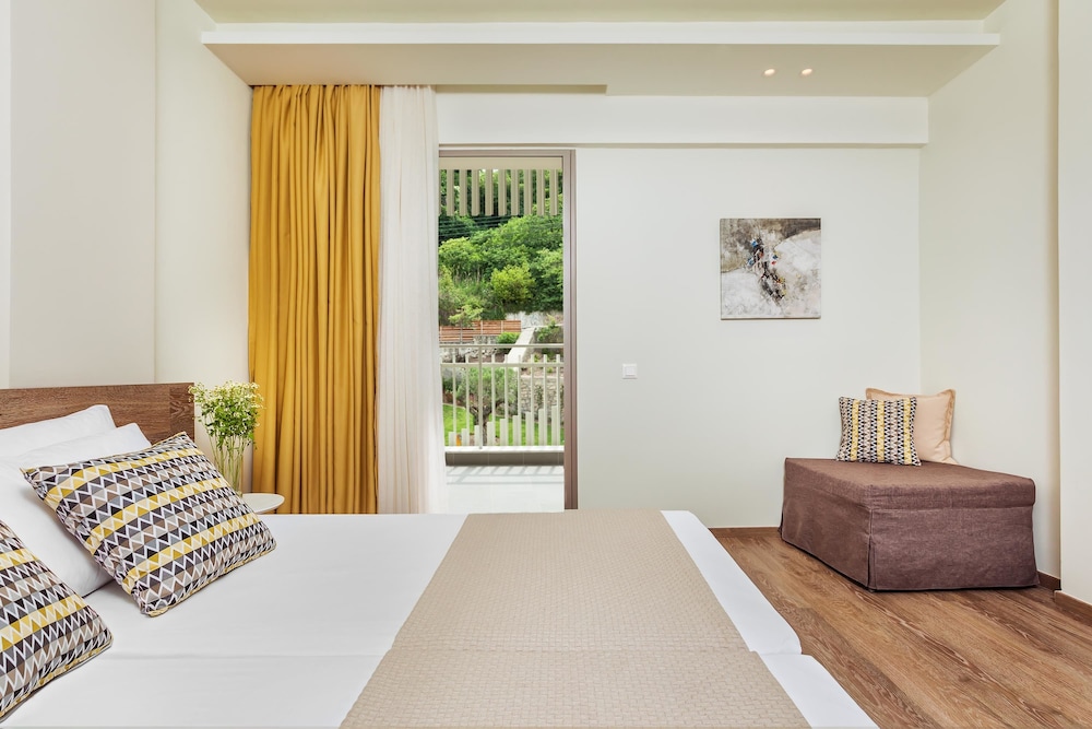 Deluxe Double Room, Garden View - Photo 1