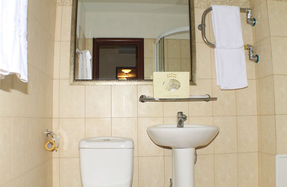 Studio (Small) photo 2