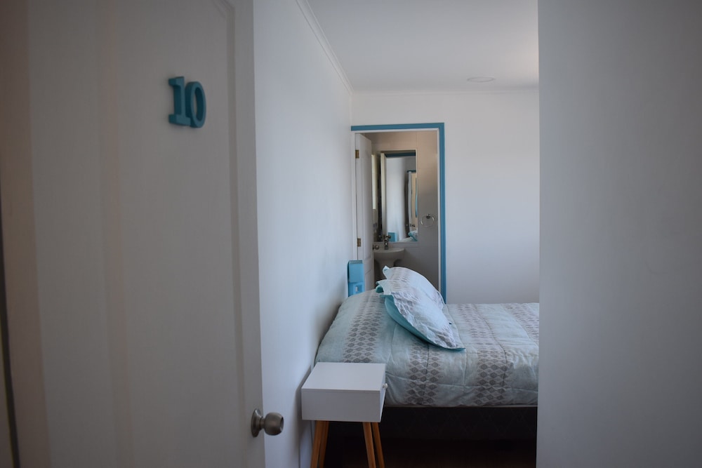 Basic Room, 1 Queen Bed, Ensuite, Sea View photo 3