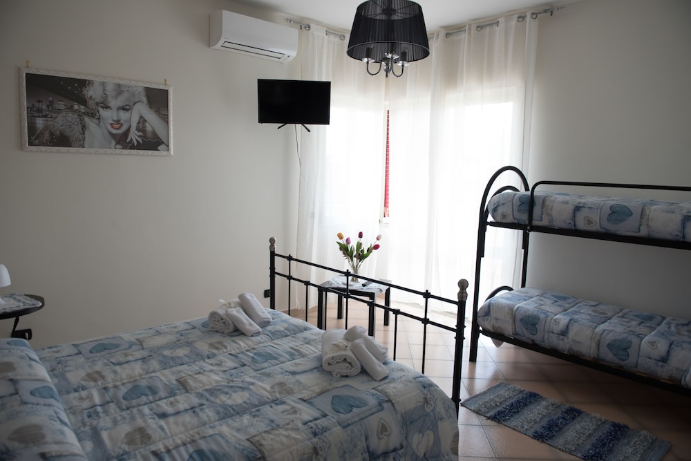 Quadruple Room, Multiple Beds, Private Bathroom