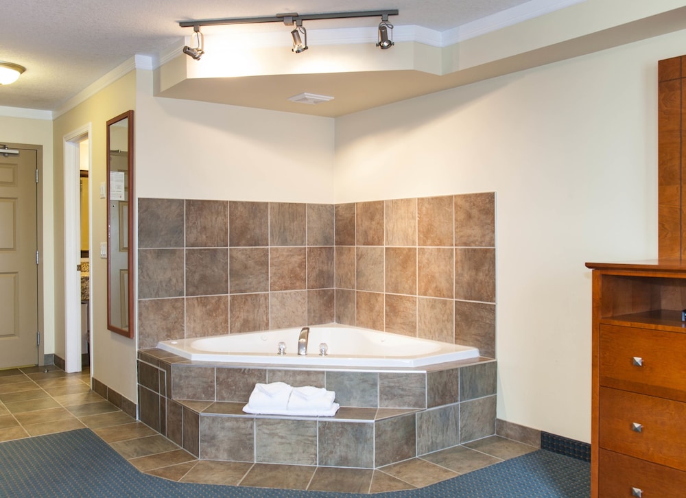 Superior Room, 1 King Bed, Jetted Tub