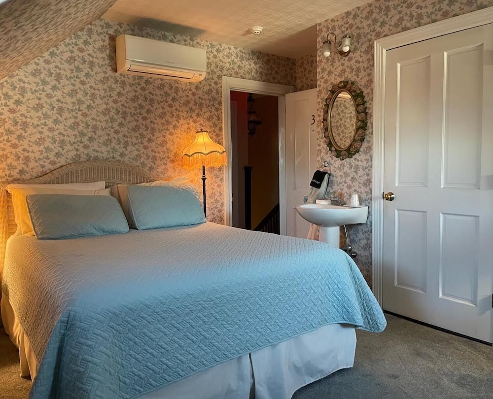 Deluxe Room, 1 Queen Bed, Non Smoking photo 1