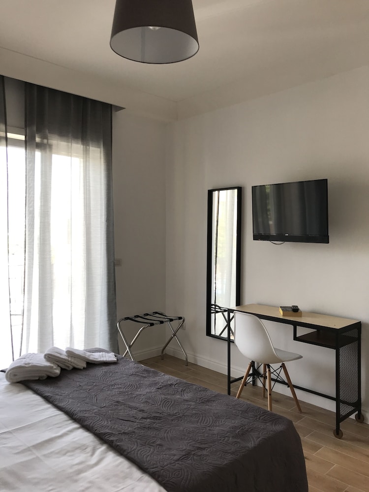 Deluxe Double Room, Balcony, City View photo 3