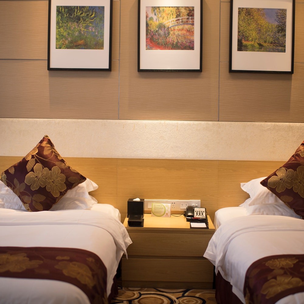 Superior Twin Room, Non Smoking - Photo 2