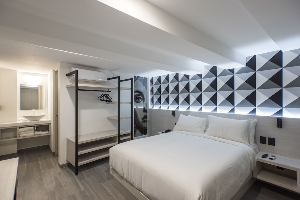 Standard Room, 1 Queen Bed, Non Smoking photo 1