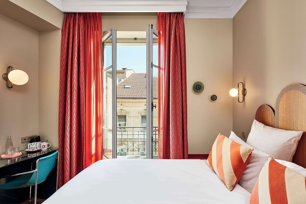 Deluxe Room, 1 Queen Bed, Non Smoking (Twin bed on request) - Photo 1