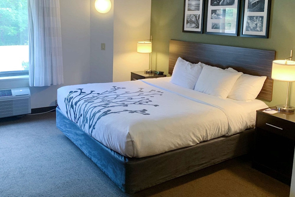 Room, 1 Queen Bed, Accessible, Non Smoking (Tub with a bench) - Photo 2