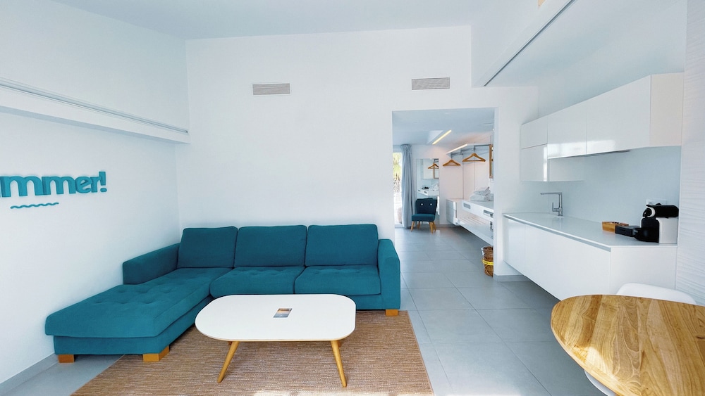Studio Suite, Terrace, Marina View - Photo 4