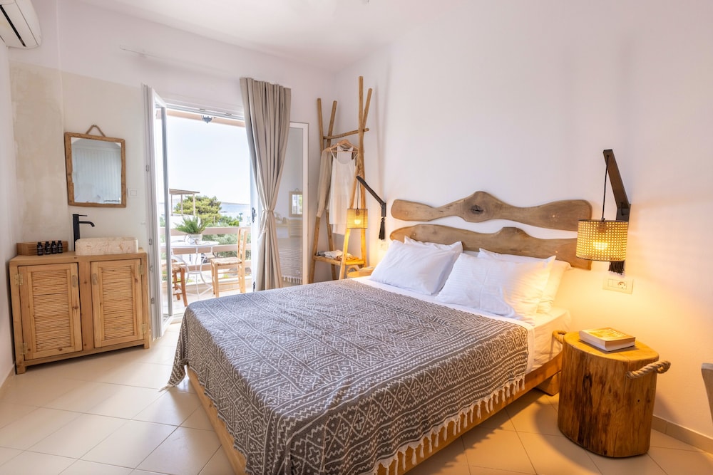 Standard Double Room, 1 Bedroom, Partial Sea View