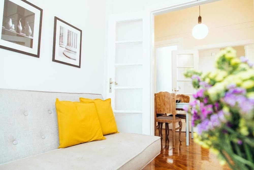 Apartment 4B photo 1