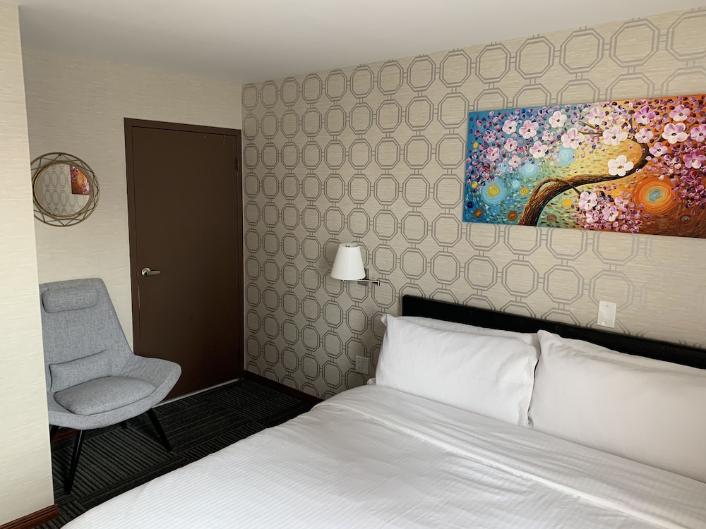 Deluxe Room, City View