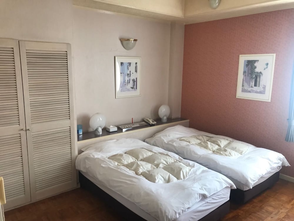Twin Room - Photo 7