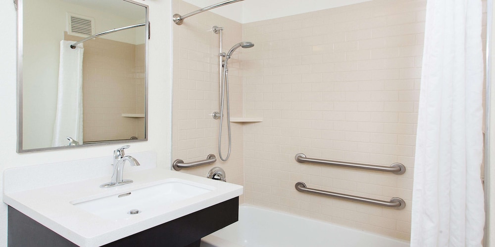 Suite, 1 Queen Bed, Accessible (Mobility Tub One Bedroom)