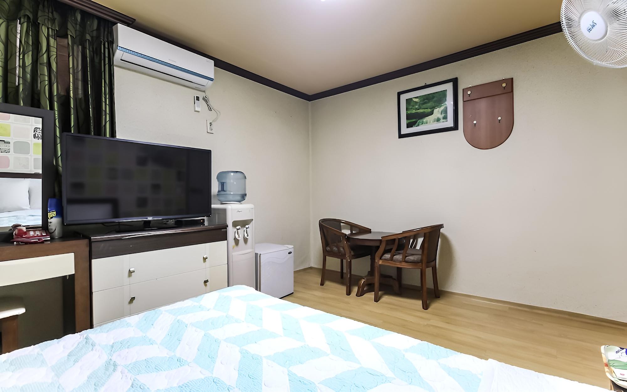 Room (General room a) - Photo 20
