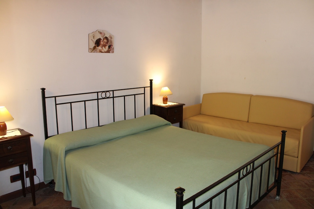 Basic Triple Room photo 2