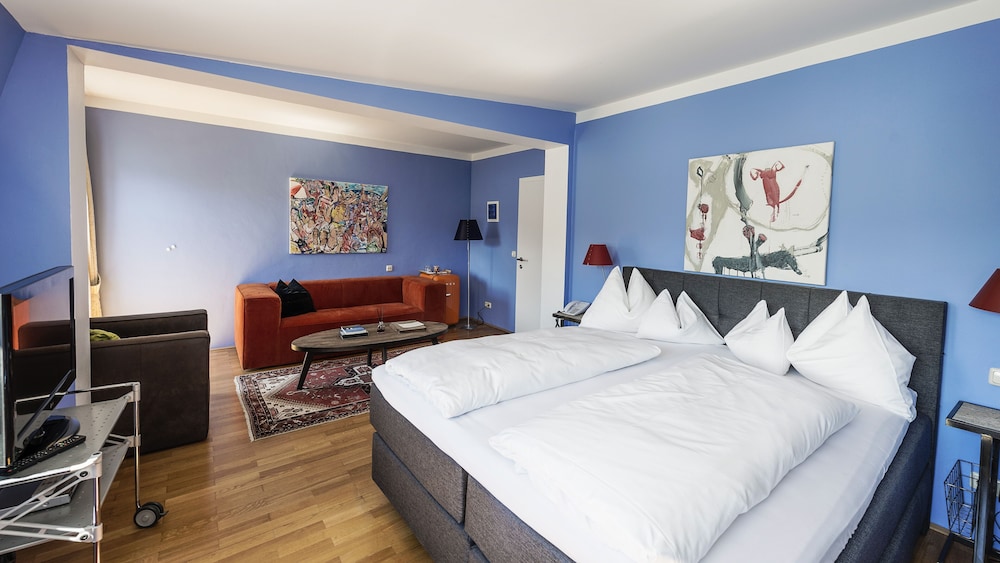 Panoramic Studio Suite, Lake View photo 2