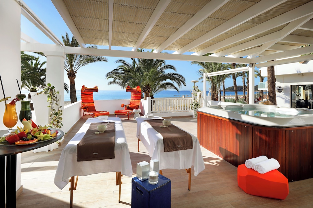 The Xpa Suite - Entrance to Ushuaia Club Included