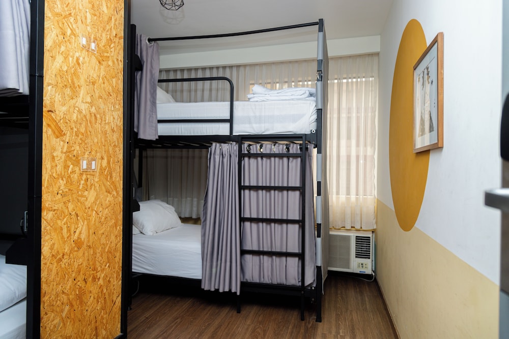 Bed In 4 Bed Community Room photo 2