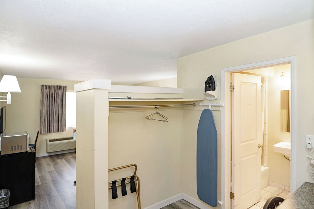 Standard Double Room - Photo 2