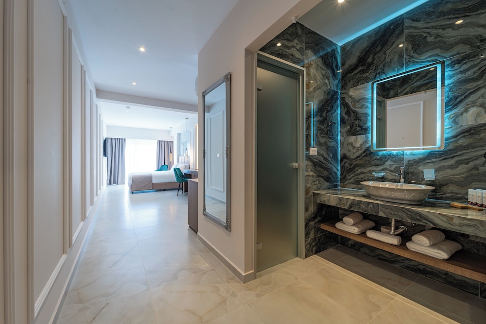Deluxe Junior Suite | Capacity 2