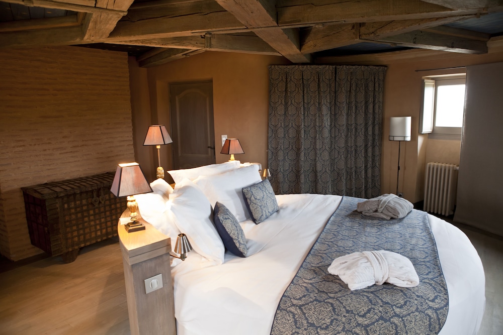 Signature Suite - Photo 3