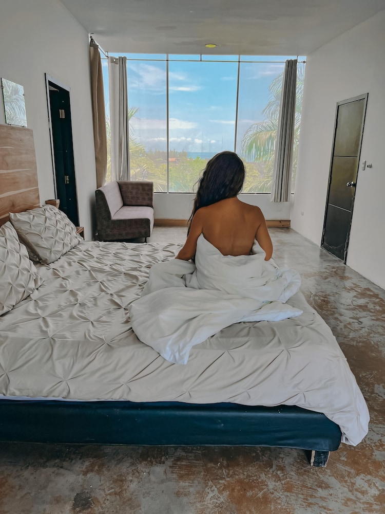 Deluxe Penthouse, 3 Bedrooms, Ocean View photo 2