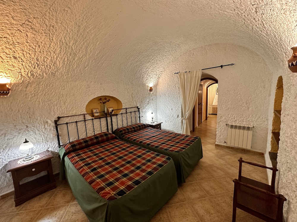Family Apartment, 2 Bedrooms, Kitchen, Garden View